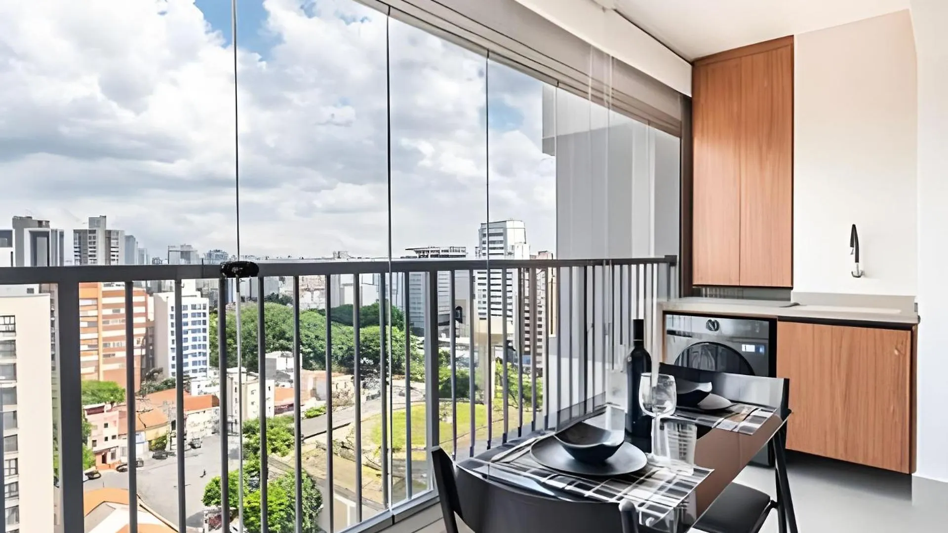 Conforto E Vista Do 17º Andar | A/C E Wi-Fi 500Mb São Paulo